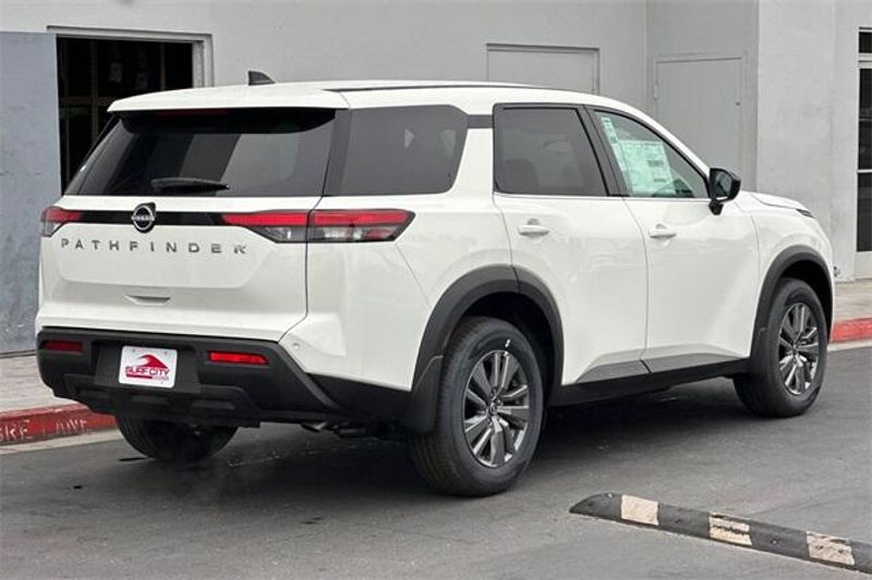New 2025 Nissan Pathfinder SImage 3