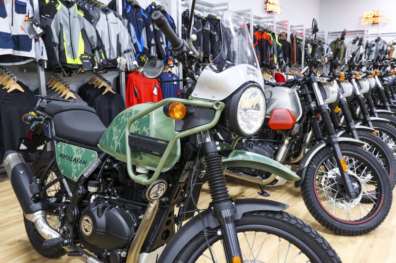2024 Royal Enfield SUPER METEOR  in a INTERSTELLAR GREY exterior color. Royal Enfield Motorcycles of Miami (786) 845-0052 remotorcyclesofmiami.com 
