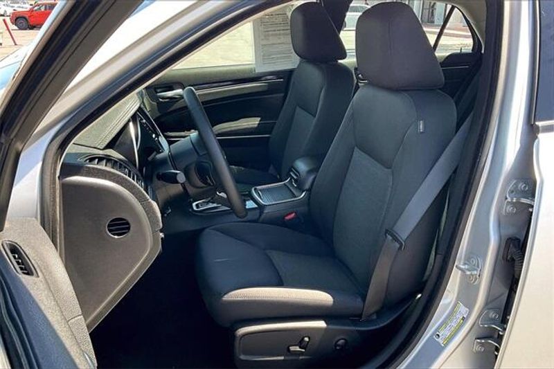 2023 Chrysler 300 TouringImage 24