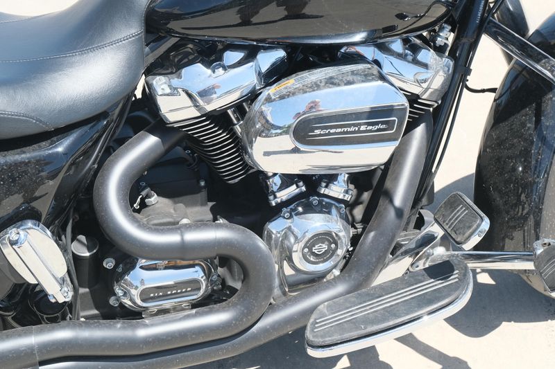 Used 2019 HARLEY STREET GLIDE BLACK Image 17