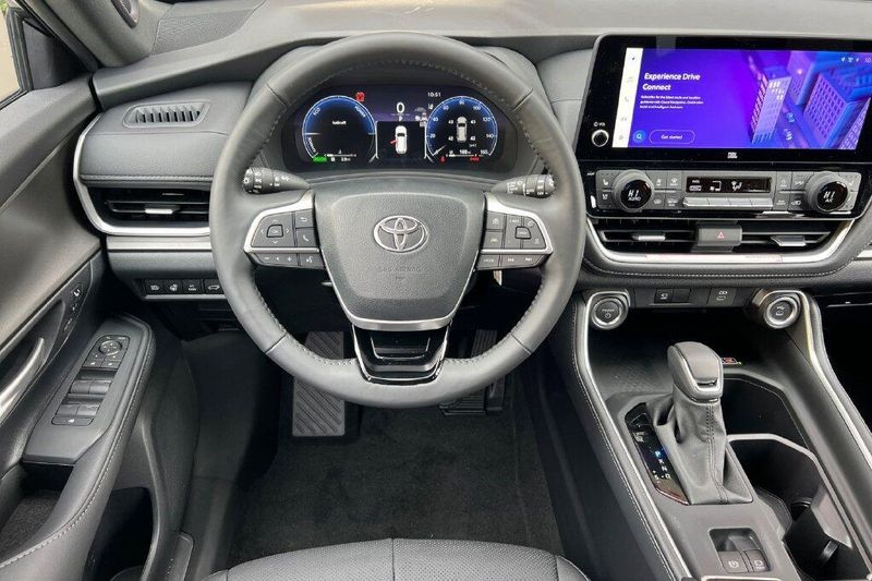 New 2026 Toyota Grand Highlander Hybrid Nightshade EditionImage 15