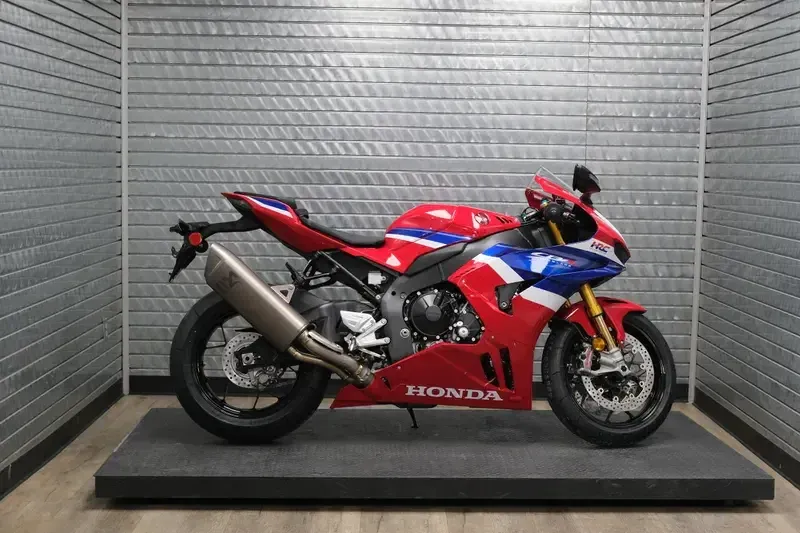 NEW 2026 HONDA CBR1000RRR FIREBLADE SP Image 2