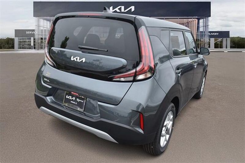 New 2025 Kia Soul LXImage 3