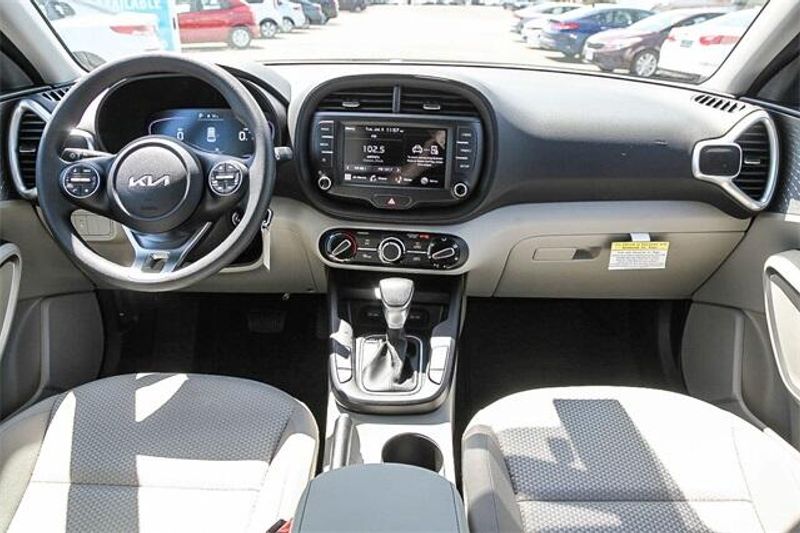 New 2025 Kia Soul LXImage 5