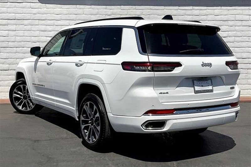 2025 Jeep Grand Cherokee L photo 2