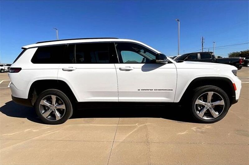 2025 Jeep Grand Cherokee L Limited 4x4Image 15