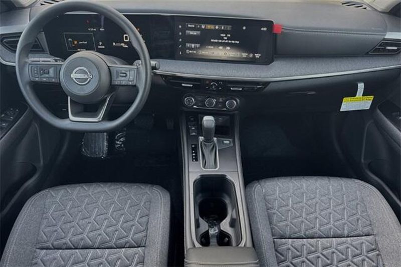 2025 Nissan Kicks SVImage 10