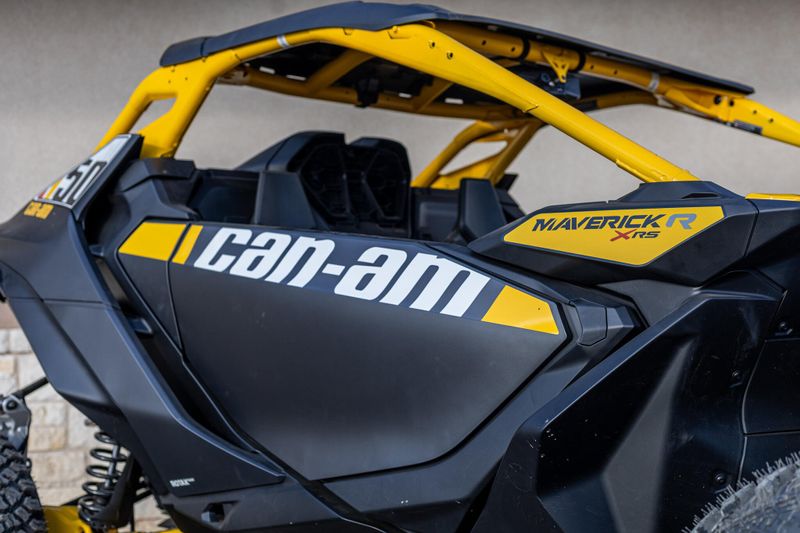 NEW 2025 CAN-AM MAVERICK R X RS WITH SMARTSHOX 999T DCT CARBON Image 3