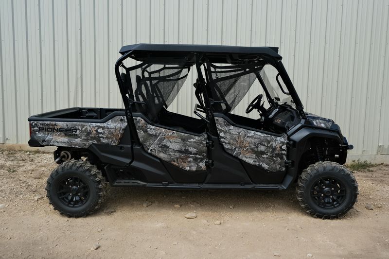 NEW 2025 HONDA PIONEER 10006 DELUXE CREW Image 2