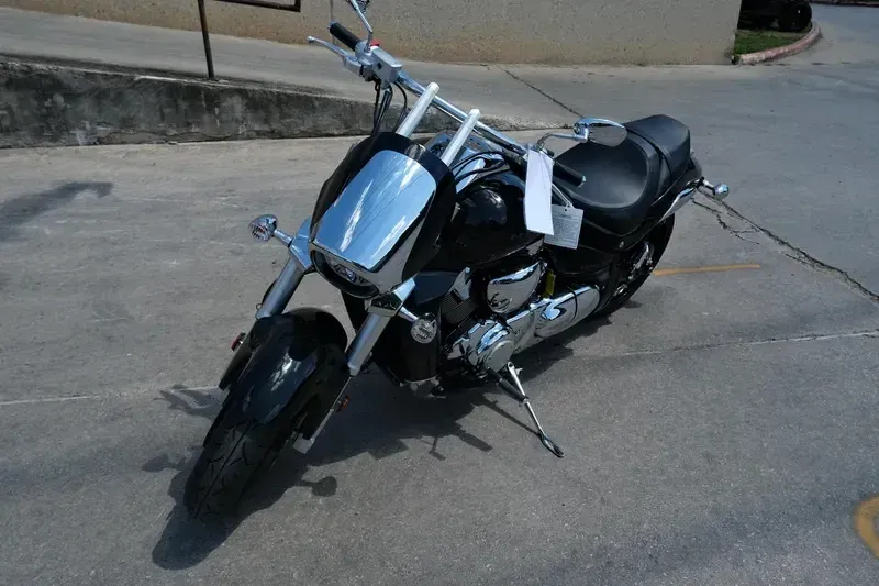 NEW 2025 SUZUKI BOULEVARD M109R Image 3