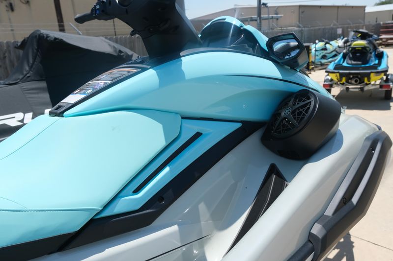 2025 Yamaha FX CRUISER HO WITH AUDIO MINT AND PEARL Image 8