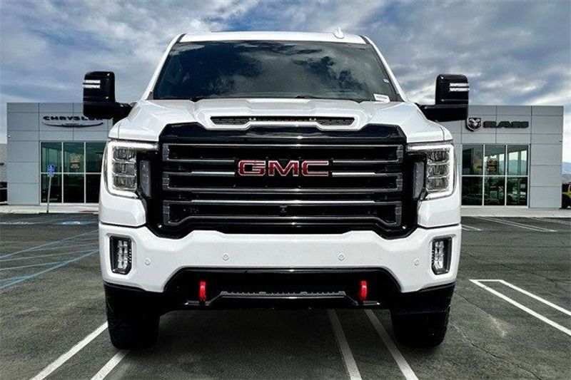 2022 GMC Sierra 2500HD AT4Image 2