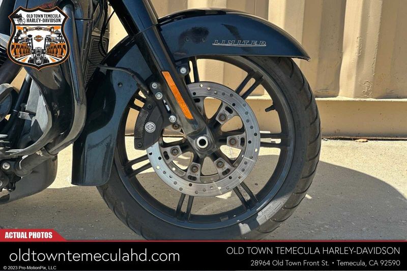 2022 Harley-Davidson Road Glide in a Black exterior color. BMW Motorcycles of Temecula – Southern California (951) 506-6903 bmwmotorcyclesoftemecula.com 