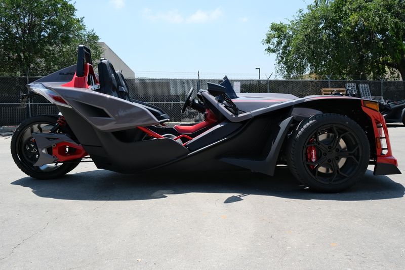 NEW 2026 POLARIS SLINGSHOT R AUTODRIVE Image 3