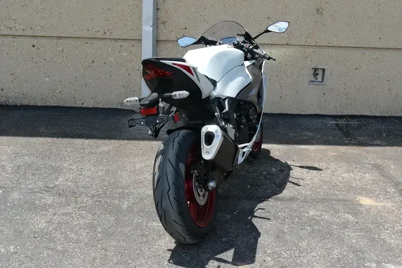 New 2025 Kawasaki Ninja  ZX6R Pearl Robotic WhiteMetallic Graphite Gray Image 8
