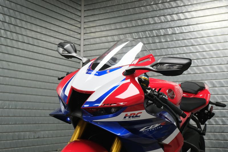 NEW 2026 HONDA CBR1000RRR FIREBLADE SP Image 9