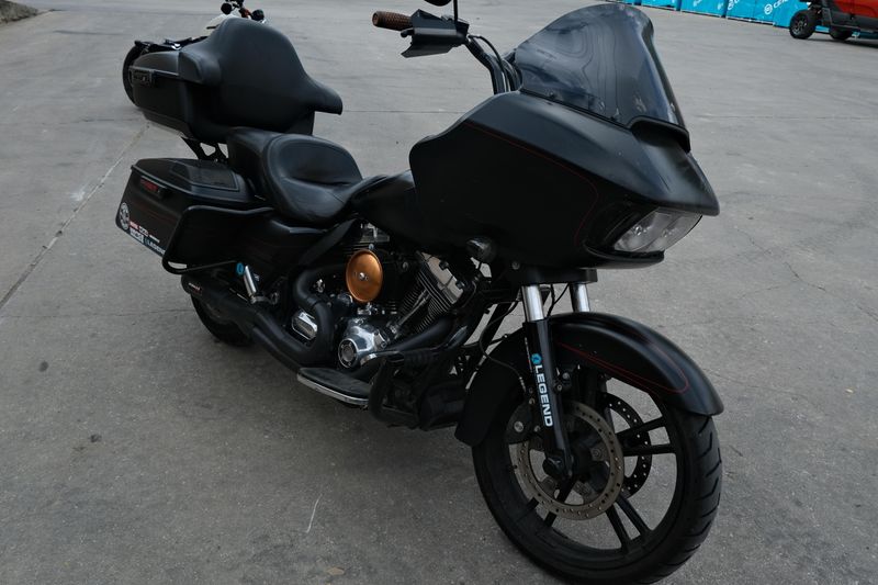 USED 2015 HARLEY ROAD GLIDE SPECIAL BLACK Image 1