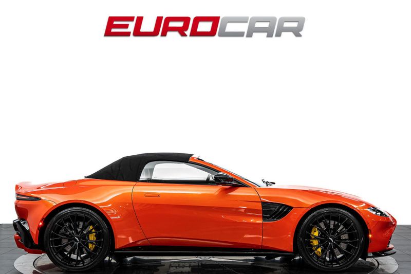 2022 Aston Martin Vantage Roadster *SPECIAL FACTORY PAINT * IMMACULATE CONDITION*Image 8