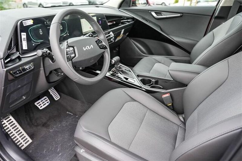 New 2025 Kia Niro EX TouringImage 11