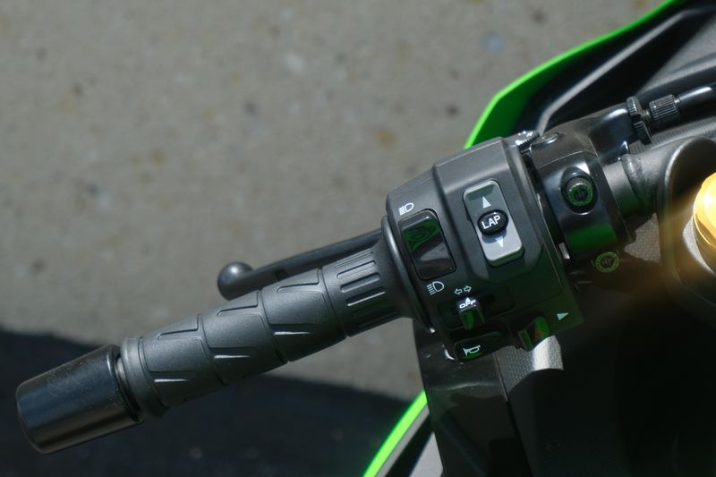 2025 Kawasaki NINJA ZX4RR ABS KRT EDITION ABS LIME GREEN AND EBONY AND PEARL BLIZZARD WHITE Image 15