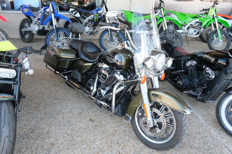 USED 2018 HARLEY ROAD KING Image 1