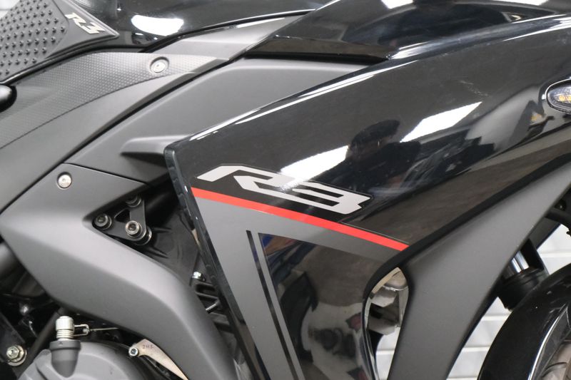 USED 2018 YAMAHA YZF-R3 Image 12