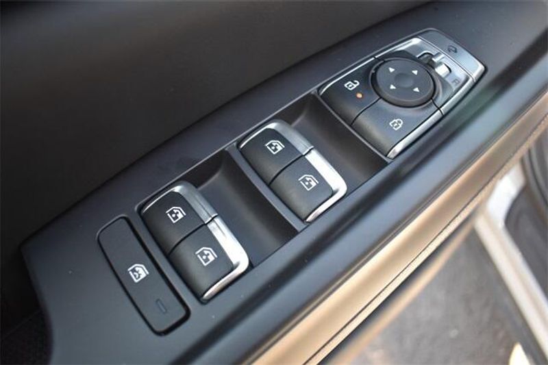 New 2025 Kia Carnival SX PrestigeImage 24