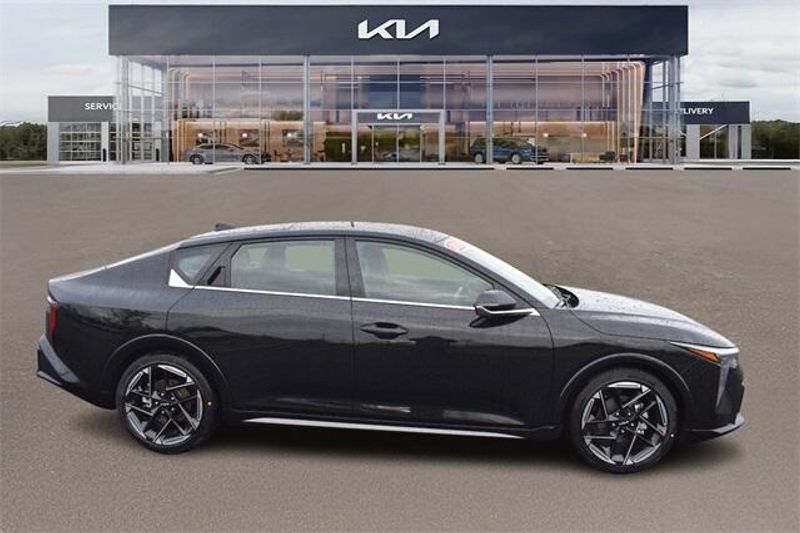 2025 Kia K4 GT-LineImage 2