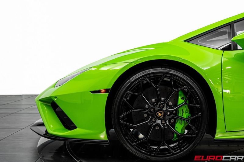 2023 Lamborghini Huracan EVO RWD *HIGH GLOSS BLACK STYLE PACKAGE* Image 13