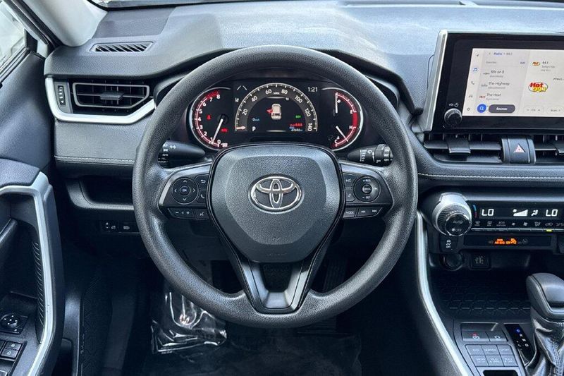Used 2025 Toyota RAV4 XLEImage 13