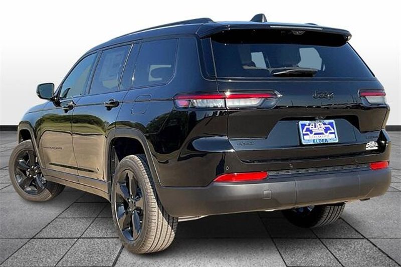 2025 Jeep Grand Cherokee L Limited 4x4Image 3