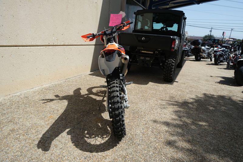 2024 KTM 250 XCW ORANGEImage 5