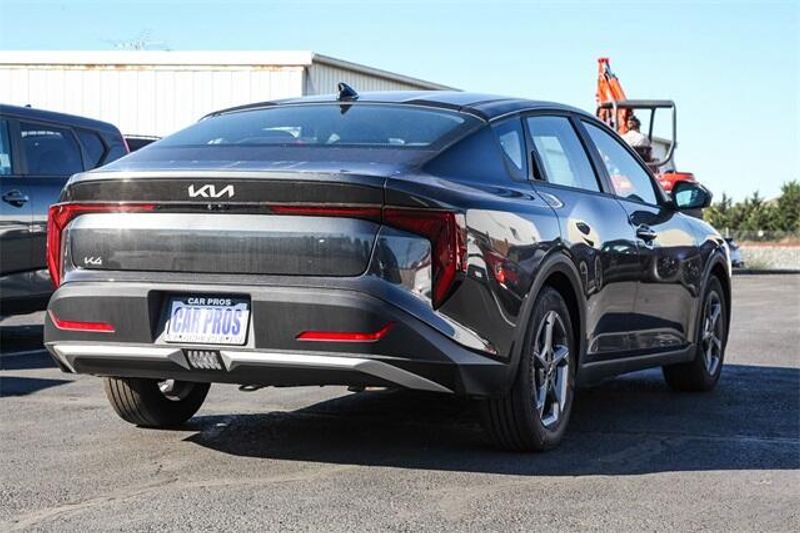 2025 Kia K4 LXSImage 17