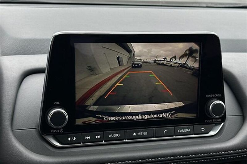 New 2025 Nissan Rogue SVImage 17