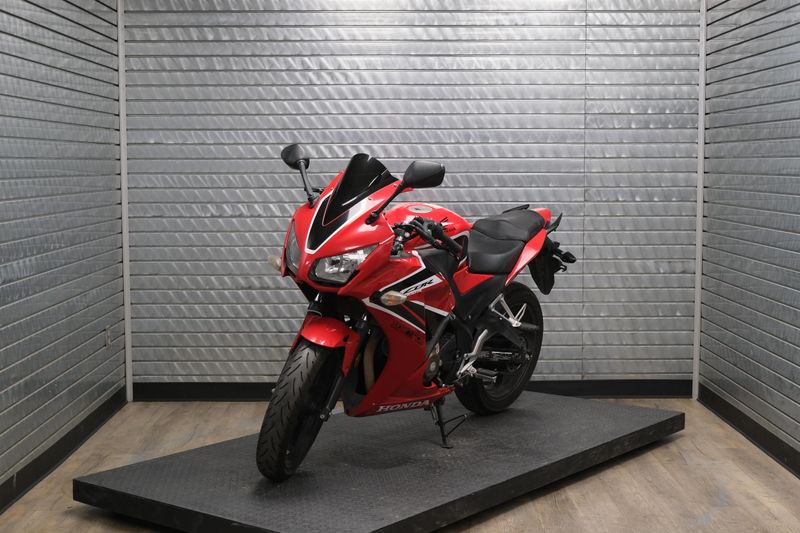 USED 2017 HONDA CBR300R Image 7
