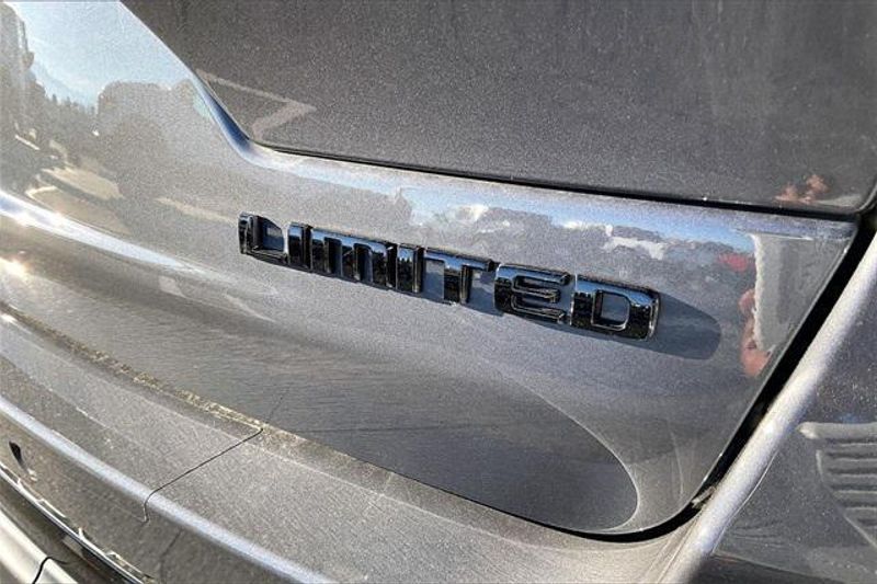 New 2025 Jeep Grand Cherokee Limited 4x4Image 13