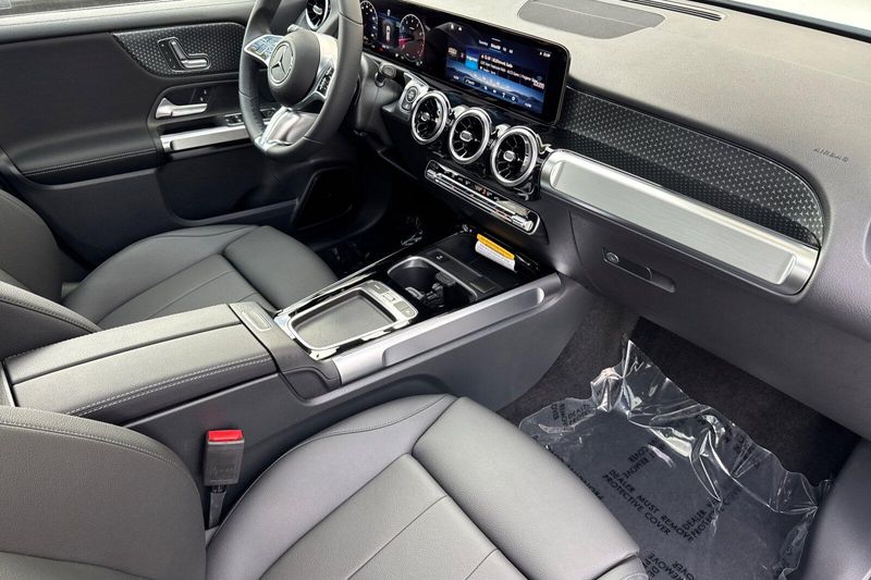 New 2026 Mercedes-Benz GLB 250Image 13