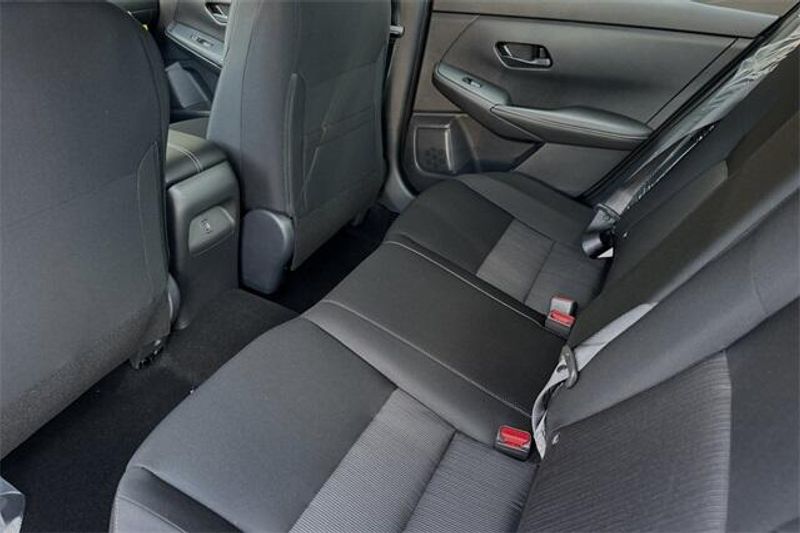New 2025 Nissan Sentra SVImage 9