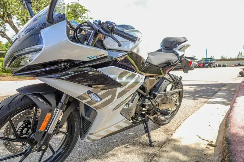 NEW 2026 CFMOTO 300SS Image 9