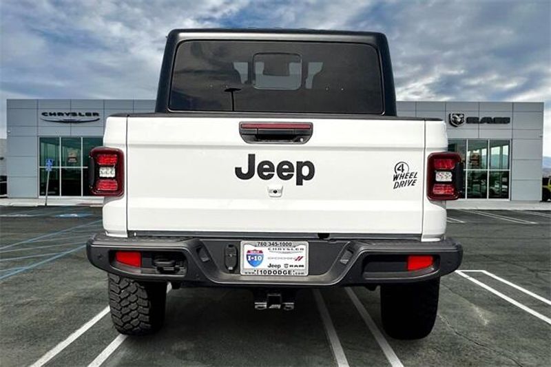 New 2025 Jeep Gladiator Willys 4x4Image 3