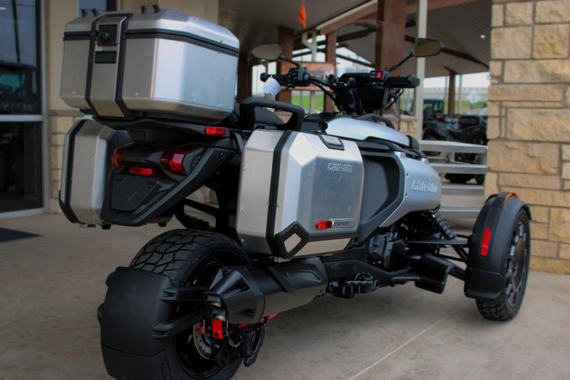 2025 Can-Am CANYON XT STERLING SILVER SATIN Image 10