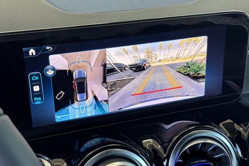 New 2026 Mercedes-Benz GLB 250Image 16