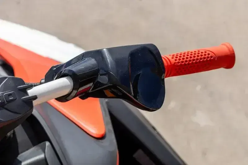 2025 SEADOO SPARK FOR 2 CONVENIENCE PACKAGE SUNRISE ORANGE AND DRAGON RED Image 6