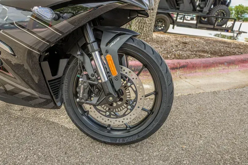 NEW 2026 CFMOTO 300SS Image 10