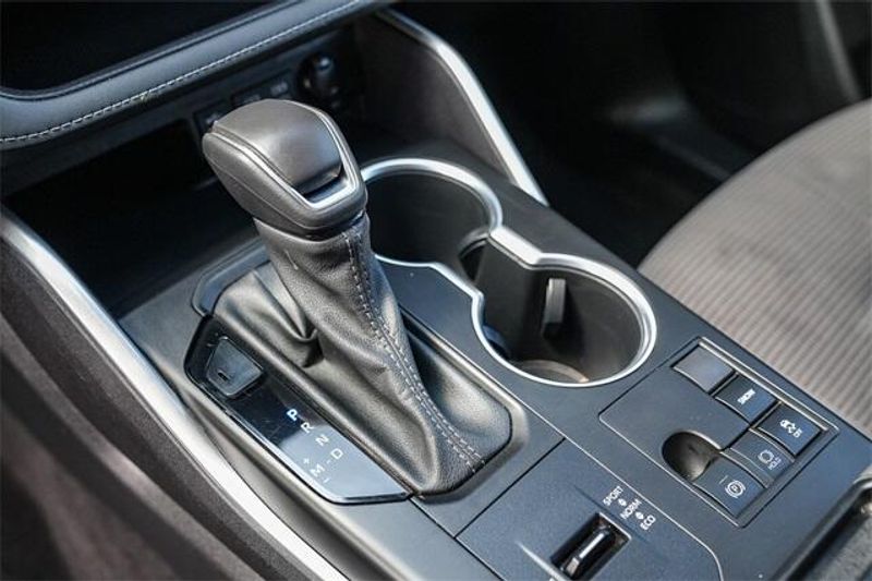 2023 Toyota Highlander LEImage 20