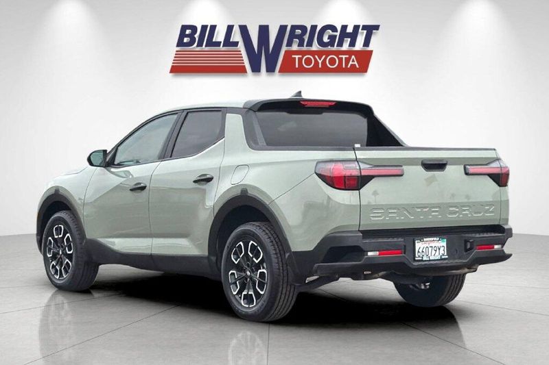 Used 2024 Hyundai Santa Cruz SEImage 5