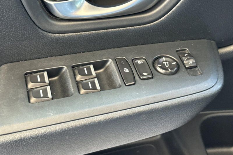 Used 2023 Honda Pilot SportImage 12