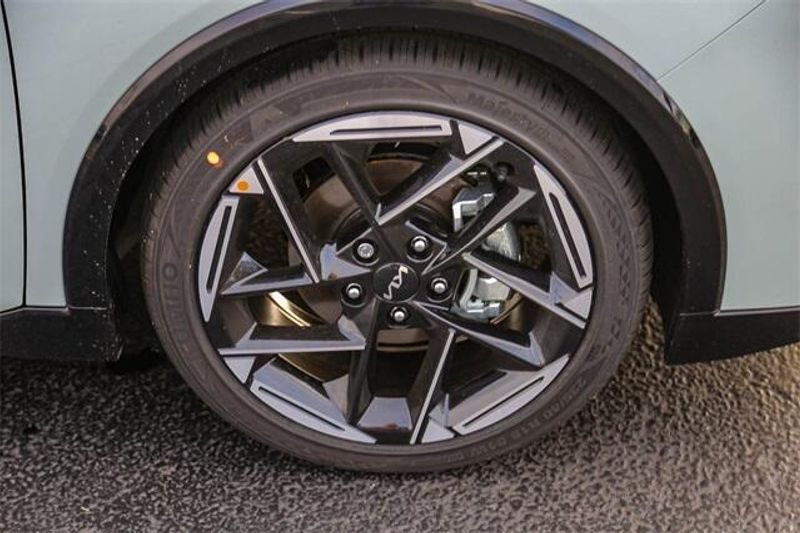 New 2025 Kia K4 GT-LineImage 28