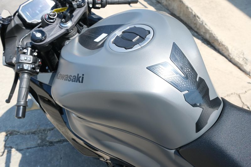 USED 2025 KAWASAKI NINJA ZX6R ABS Image 16