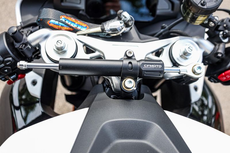 2025 CFMOTO 675 SS NEBULA WHITE Image 15